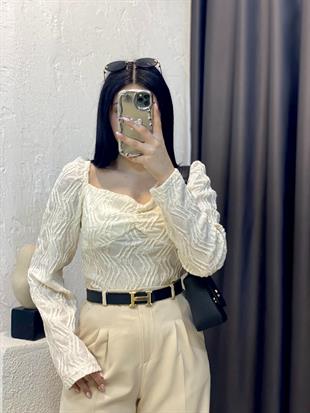  Bej Renk Kabartmalı Desenli Model Bluz