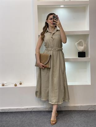Bej Kemerli Sırt Dekolteli Model Elbise