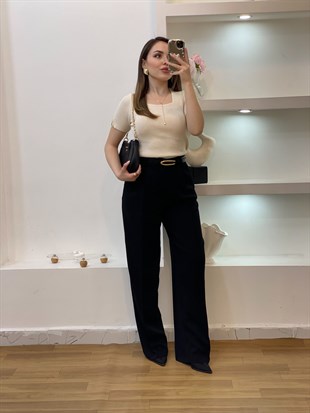 Bej Kolları V Gold Aksesuarlı Triko Bluz