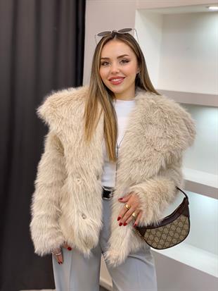 Bej Renk Geniş Yakalı Kürk