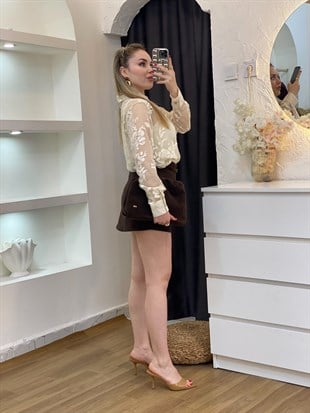 Bej Renk Kabartma Çiçek Desenli Gömlek 