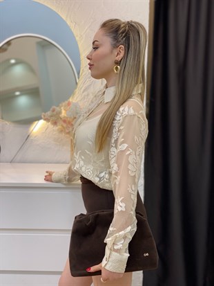Bej Renk Kabartma Çiçek Desenli Gömlek 
