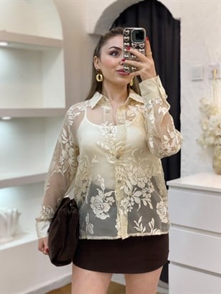 Bej Renk Kabartma Çiçek Desenli Gömlek 