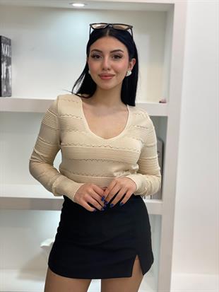 Bej V Yaka Desenli Triko Bluz