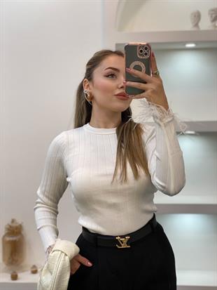 Beyaz Bilekleri Otrişli Model Triko Bluz