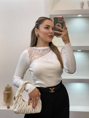 Beyaz Dantel Detaylı Triko Bluz