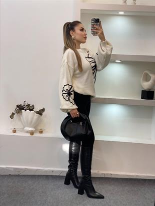 Beyaz Desenli Triko Kazak