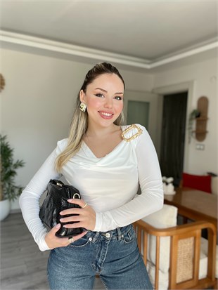 Beyaz Gold Tokalı Degaje Yaka Bluz