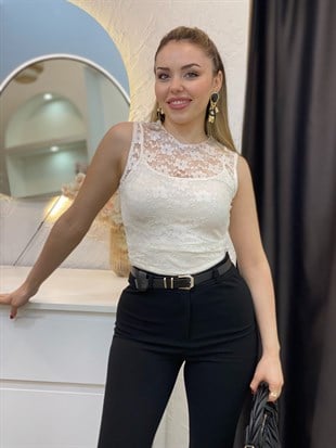 Beyaz Kolsuz Dantel Bluz