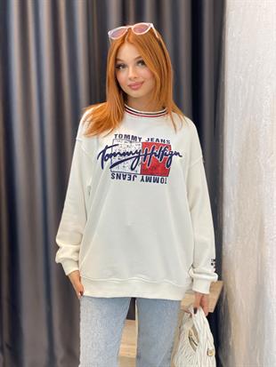 Beyaz Marka Amblemli 3 İplik Şardonsuz Sweatshirt 