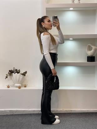 Beyaz Omuz Pencereli Model Triko Bluz