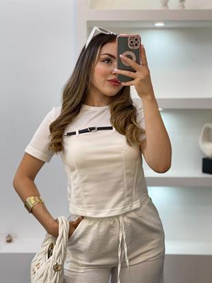 Beyaz Önü Aksesuarlı Tshirt