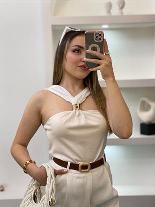 Beyaz Önü Tokalı Model Triko Bluz