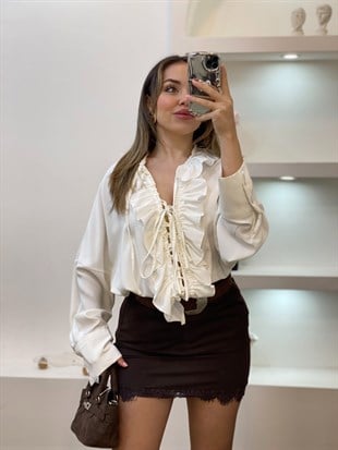 Beyaz Premium Kalitede Önü Fırfırlı Bluz