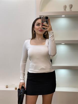 Beyaz Sandık Yaka Basic Bluz