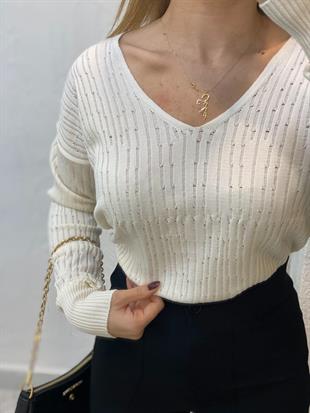 Beyaz V Yaka Delikli Model Triko