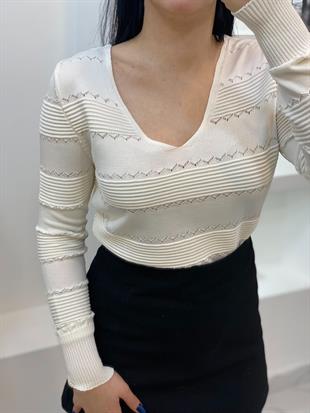 Beyaz V Yaka Desenli Triko Bluz