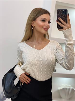 Beyaz V Yaka Saç Örgü Model Triko