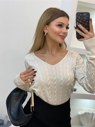 Beyaz V Yaka Saç Örgü Model Triko