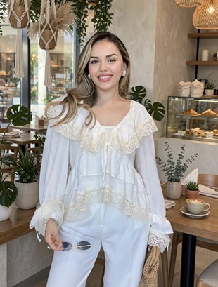 Beyaz Volanlı Dantel Detaylı Bluz 