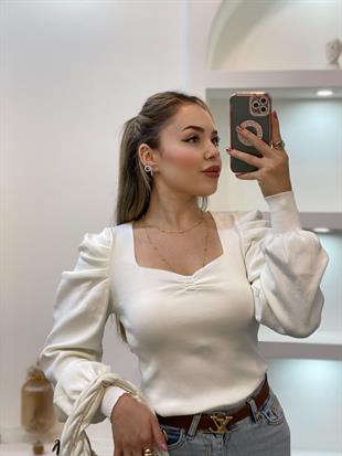 Beyaz Yaka Büzgülü Model Triko Bluz