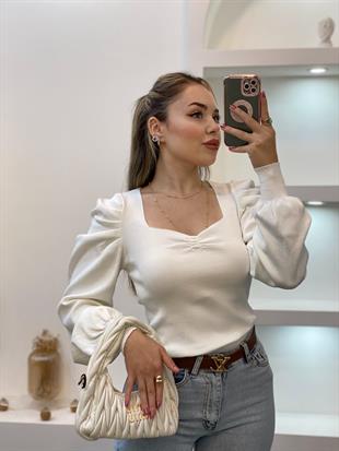 Beyaz Yaka Büzgülü Model Triko Bluz