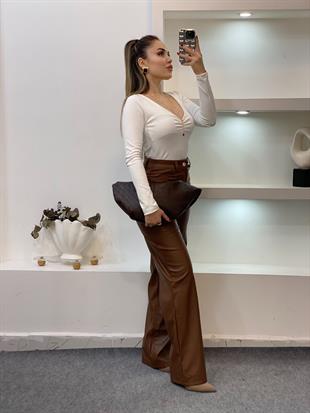Beyaz Yakası Büzgülü Basic Bluz