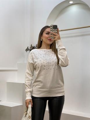 Beyaz Yıldız Taşlı Kayık Yaka Triko 