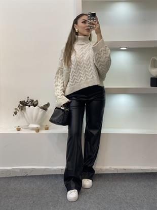 Ekru Saç Örgü Boğazlı Kazak