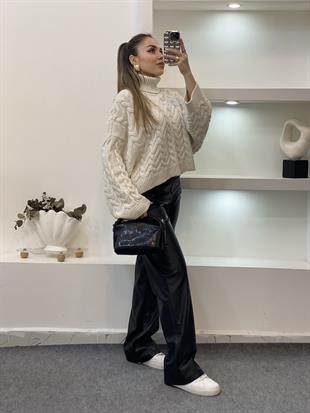 Ekru Saç Örgü Boğazlı Kazak