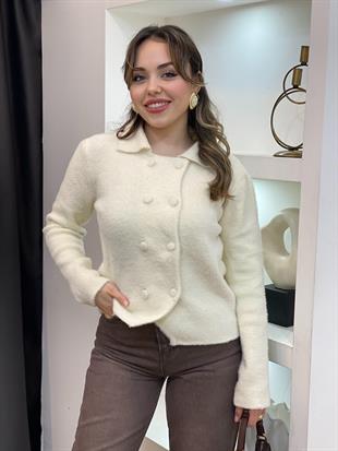Ekru Yumoş Dokulu Düğmeli Hırka