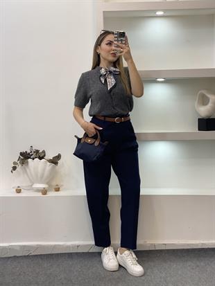 Gri Renk Fularlı Hırka 