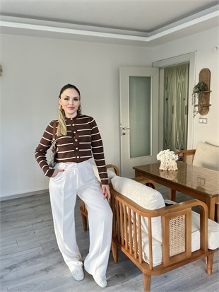 Kahve Beyaz Çizgili Gold Düğmeli Triko Hırka
