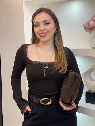 Kahve Geniş Yaka Dantel Detaylı Bluz 