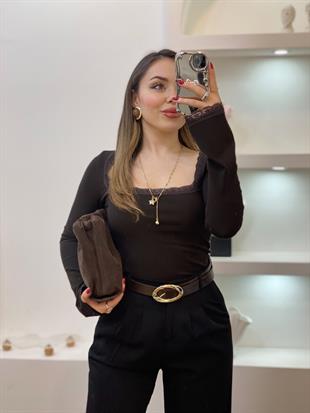 Kahve Geniş Yaka Dantel Detaylı Bluz 