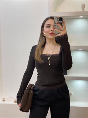 Kahve Geniş Yaka Dantel Detaylı Bluz 