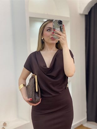 Kahve Gold Broşlu Modal Kumaş Likralı Elbise