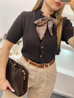 Kahve Renk Fularlı Hırka 