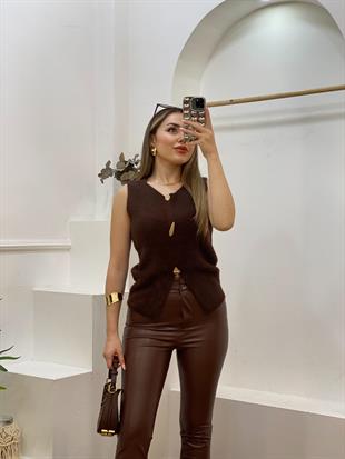 Kahve Renk Gold Düğmeli Yumoş Triko 