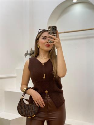 Kahve Renk Gold Düğmeli Yumoş Triko 