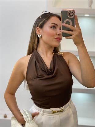 Kahve Sırt Dekolteli Omuz Tokalı Degaje Yaka Bluz
