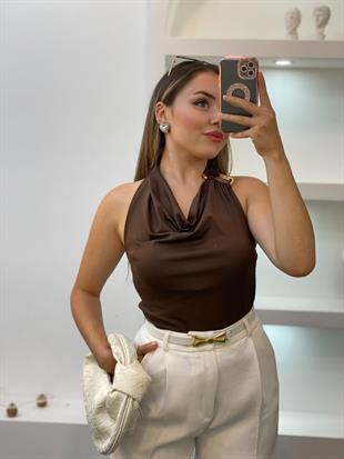 Kahve Sırt Dekolteli Omuz Tokalı Degaje Yaka Bluz