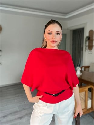 Kırmızı Kemerli Kayık Yaka Triko 