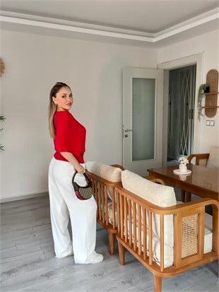 Kırmızı Kemerli Kayık Yaka Triko 