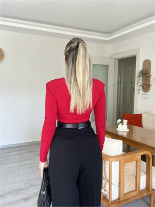 Kırmızı Vatkalı Damla Gold Broşlu Bluz