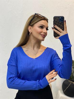 Mavi V Yaka Delikli Model Triko