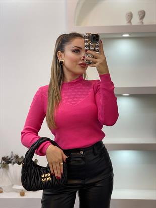 Pembe Desenli Yarım Boğazlı Triko Bluz