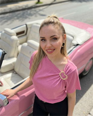 Pembe Omuz Gold Çıkarılabilir Broşlu Modal Bluz
