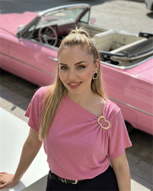 Pembe Omuz Gold Çıkarılabilir Broşlu Modal Bluz