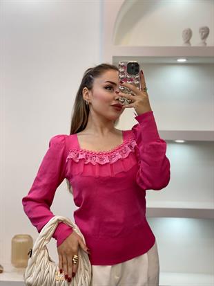 Pembe Tül Detay İnci Çakımlı Triko Bluz